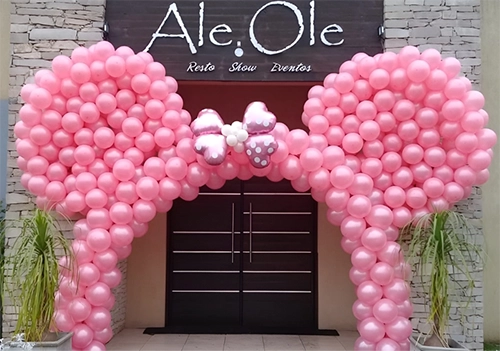 Arco de globos rosas del personaje Minnie. Contorno de cabeza y orejas